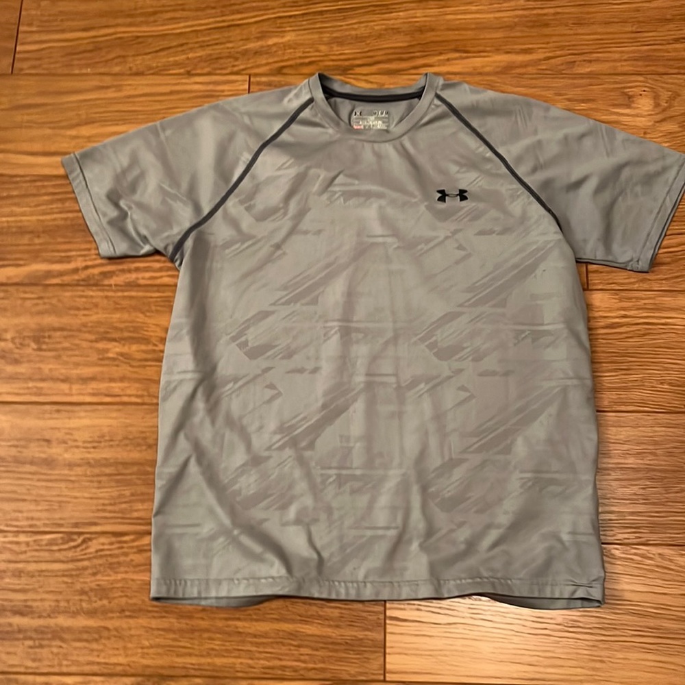 Underarmour heat gear tshirt, M
